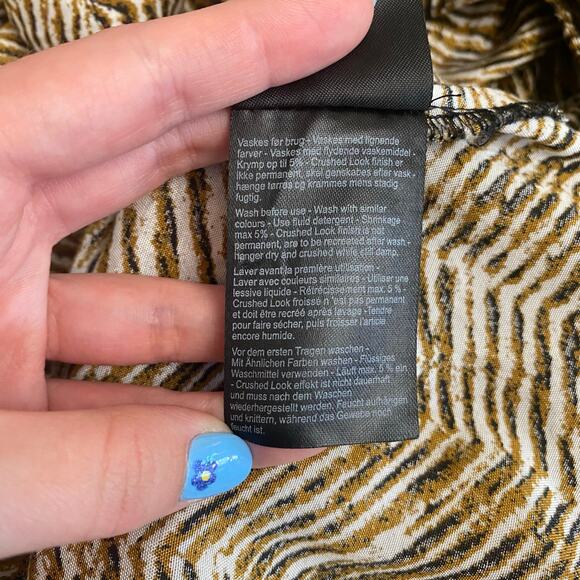 Masai Badutta Top V-Neck 3/4 Sleeve Size Small in color Tapenade - Picture 7 of 7